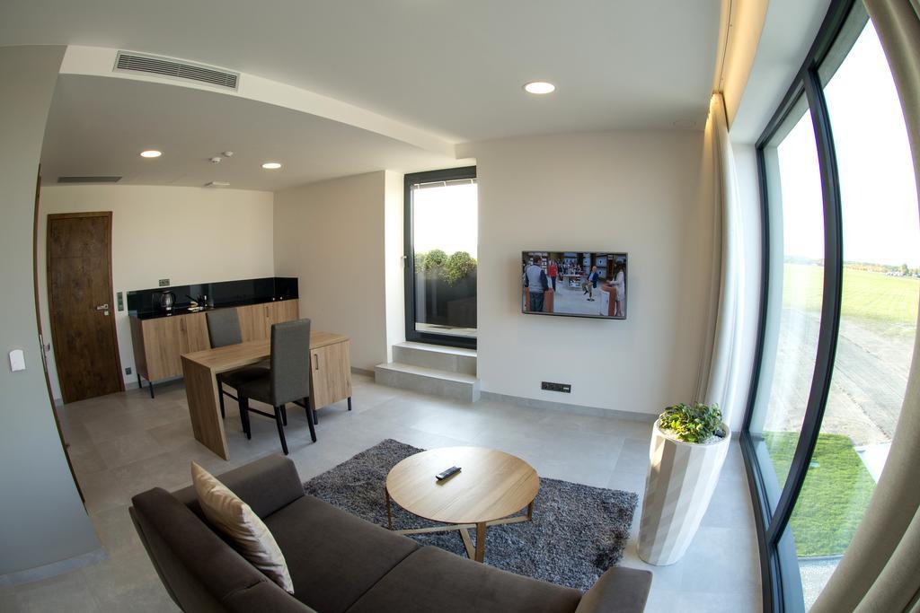 Mg Restaurace/Luxury Apartments Млада-Болеслав Экстерьер фото