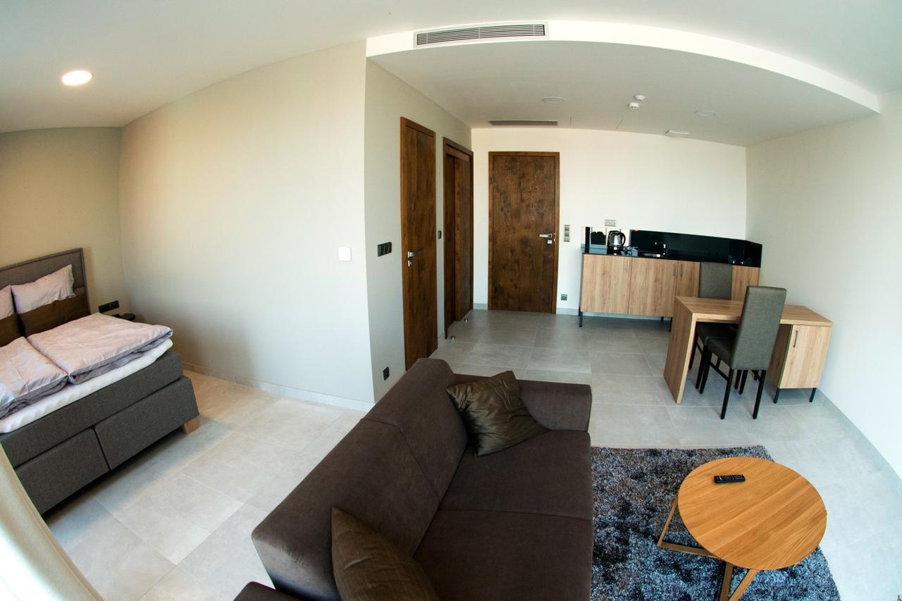 Mg Restaurace/Luxury Apartments Млада-Болеслав Экстерьер фото